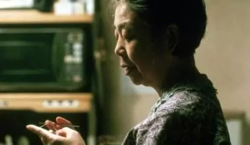 放假去婆家小住,走時她給我個重重的包裹,到家打開又氣又笑