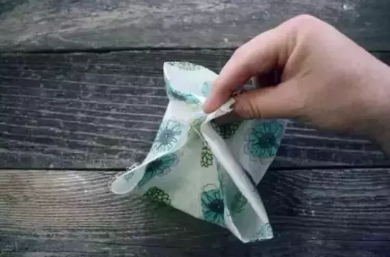 窗簾髒了不用拆,也不用機洗,教你一妙招,2分鐘快速清洗窗簾、沙發 - 讀讀