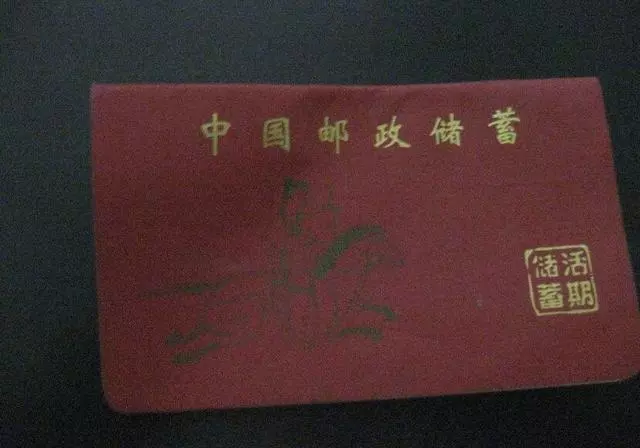 丈夫去世後我打兩份工養婆婆,她給我一舊存摺,金額讓我哽咽不語