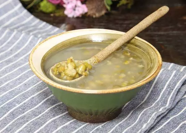 煮綠豆湯時,什麼時候放糖?好多人放錯了,難怪綠豆煮不爛!