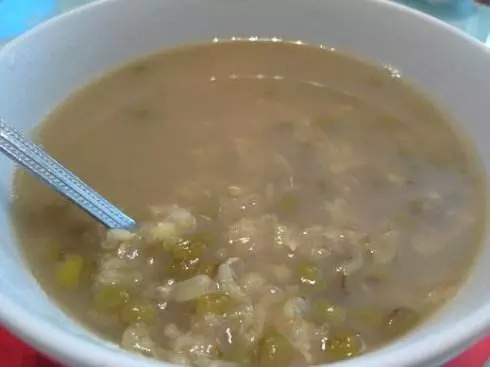 煮綠豆湯時,什麼時候放糖?好多人放錯了,難怪綠豆煮不爛!