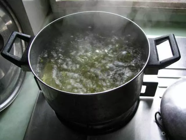 煮綠豆湯時,什麼時候放糖?好多人放錯了,難怪綠豆煮不爛!
