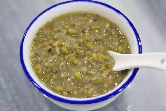 煮綠豆湯時,什麼時候放糖?好多人放錯了,難怪綠豆煮不爛!