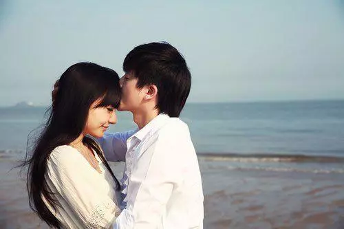 離婚後帶女兒給前婆婆拜年,走時她塞給女兒一紅包,打開潸然淚下