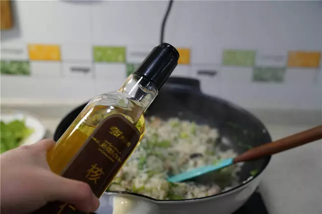 芥菜腊味炒飯,菜與飯綠與白,香嫩又鮮鮮~