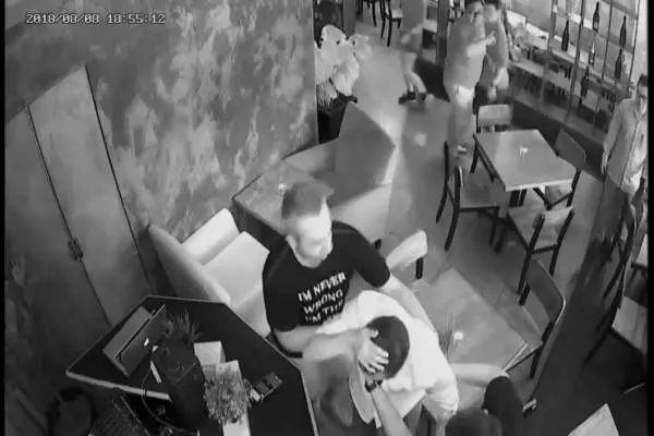 男子餐廳內發酒瘋 亮槍高喊要尋仇