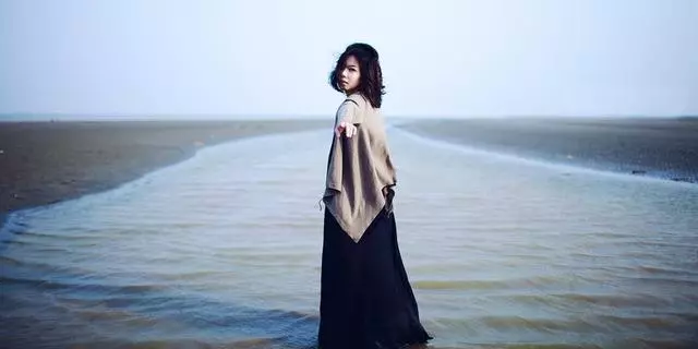 哥哥車禍去世三年後嫂子再婚,婚禮上她對我說一話,讓我淚流不止
