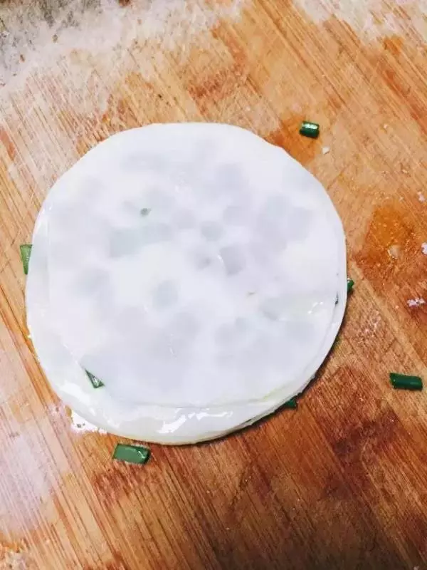 包餃子剩下的餃子皮怎麼辦?寶叔教你巧用餃子皮十分鐘做出美味!