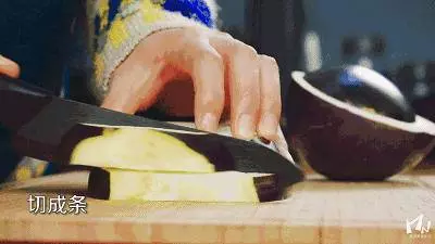 包餃子剩下的餃子皮怎麼辦?寶叔教你巧用餃子皮十分鐘做出美味!