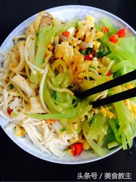 這三樣食材一起拌,爽口開胃有營養,我家隔三差五就做一次,每次都光碟!