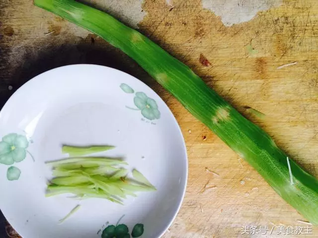 這三樣食材一起拌,爽口開胃有營養,我家隔三差五就做一次,每次都光碟!