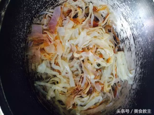這三樣食材一起拌,爽口開胃有營養,我家隔三差五就做一次,每次都光碟!