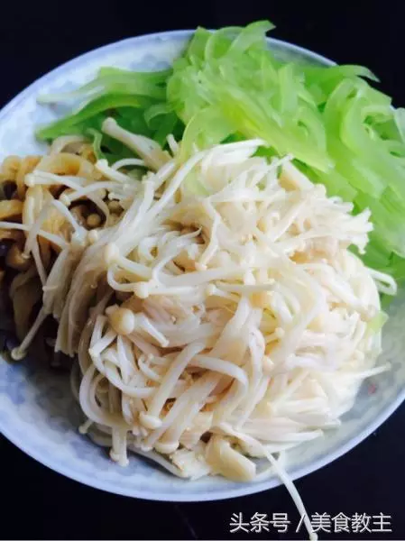 這三樣食材一起拌,爽口開胃有營養,我家隔三差五就做一次,每次都光碟!