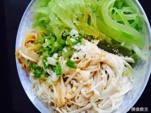 這三樣食材一起拌,爽口開胃有營養,我家隔三差五就做一次,每次都光碟!