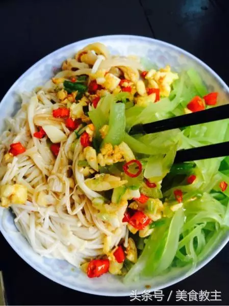 這三樣食材一起拌,爽口開胃有營養,我家隔三差五就做一次,每次都光碟!