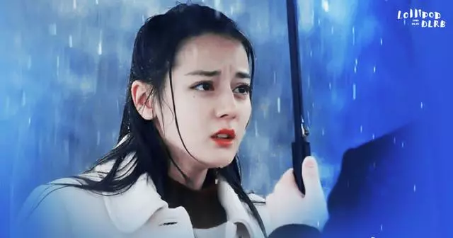 淋了個雨沈月就被打回原形,面對質疑,她發微博力證自己的初戀臉
