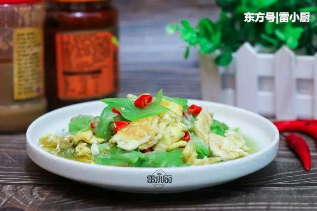 這菜叫做「水美人」,女性多吃這道菜,皮膚潔白細嫩,比同齡人年輕至少5歲!