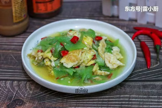 這菜叫做「水美人」,女性多吃這道菜,皮膚潔白細嫩,比同齡人年輕至少5歲!