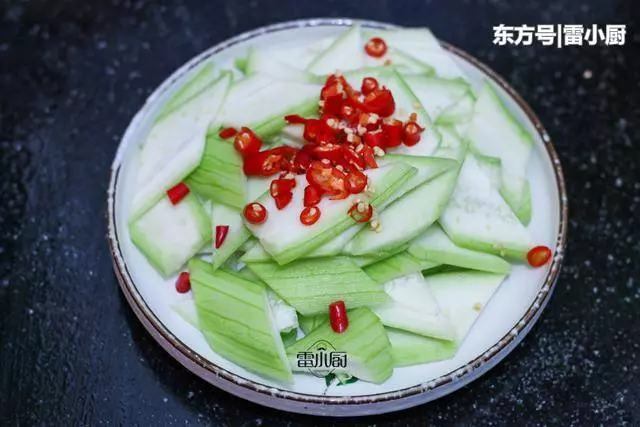 這菜叫做「水美人」,女性多吃這道菜,皮膚潔白細嫩,比同齡人年輕至少5歲!
