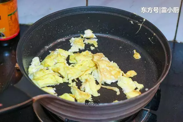這菜叫做「水美人」,女性多吃這道菜,皮膚潔白細嫩,比同齡人年輕至少5歲!