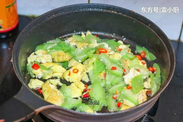 這菜叫做「水美人」,女性多吃這道菜,皮膚潔白細嫩,比同齡人年輕至少5歲!
