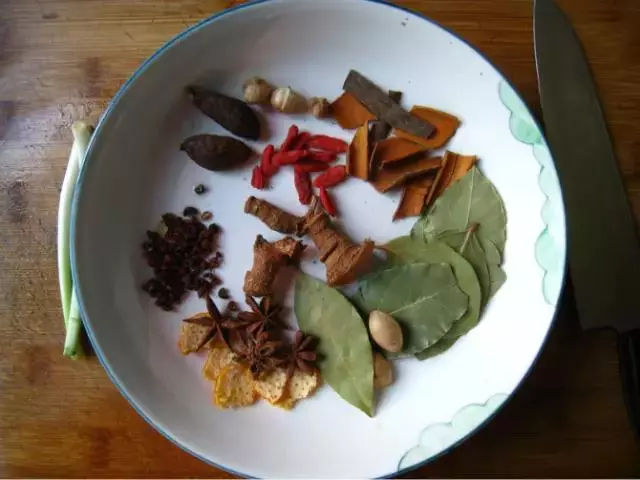 家庭自製燒雞,真的好吃的不得了!喜歡吃的朋友動手做起來!