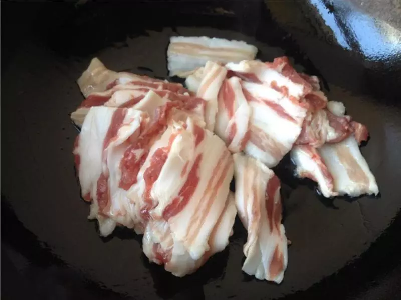 五花肉和它一起炒特別香,不油不膩,5分鐘就做好,有它家人都多吃2碗飯!