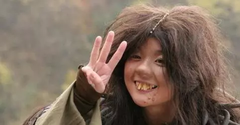 女星扮丑照,趙麗穎太銷魂,唯有她放不下包袱,乞丐比女主還美!