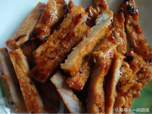 教你一個豬肉超好吃的做法,吃起來鮮嫩多汁,比奧爾良雞翅都好吃