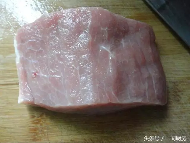 教你一個豬肉超好吃的做法,吃起來鮮嫩多汁,比奧爾良雞翅都好吃