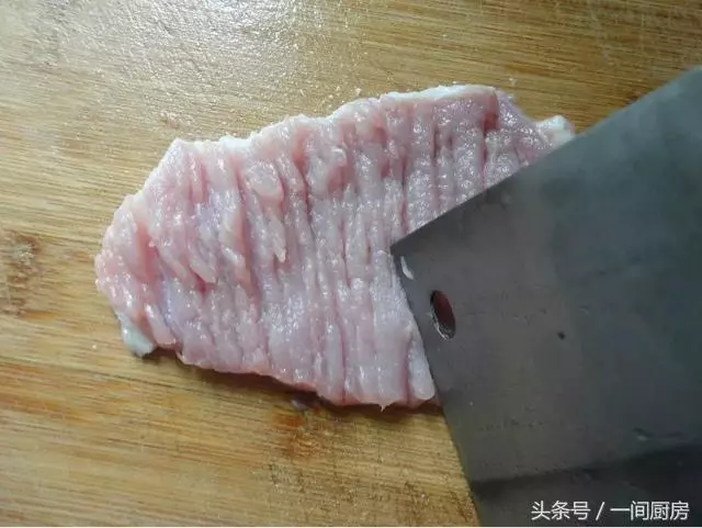 教你一個豬肉超好吃的做法,吃起來鮮嫩多汁,比奧爾良雞翅都好吃