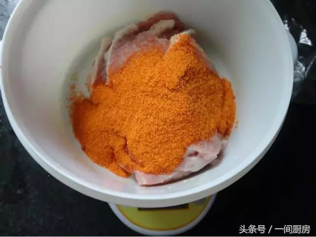 教你一個豬肉超好吃的做法,吃起來鮮嫩多汁,比奧爾良雞翅都好吃