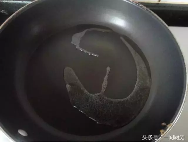 教你一個豬肉超好吃的做法,吃起來鮮嫩多汁,比奧爾良雞翅都好吃