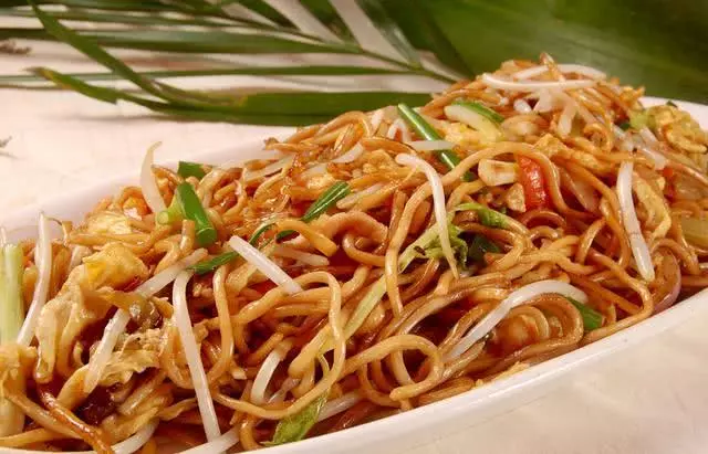 炒粉、炒麵、炒飯怎麼炒好吃?大廚教你幾個小技巧,學會了再也不用去飯店吃!