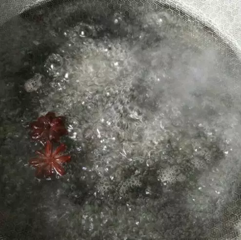 會流紅油的鹹鴨蛋,做法原來這麼簡單,想吃的趕緊收了學起來吧