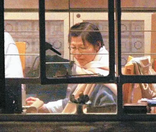 【譚詠麟有福氣!】老婆為其吃素捐香油錢積福,紅顏知己負責教子成才~~~
