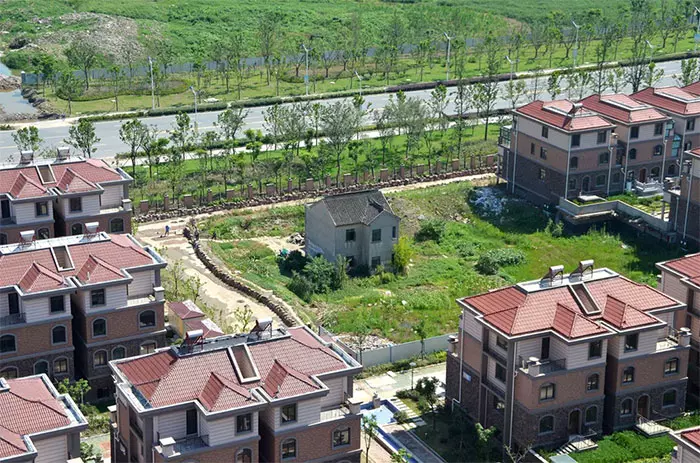 史上最狂釘子戶!給再多錢也拒賣「打死不搬」,最後都更完「馬路繞行你家」下場超悲劇...