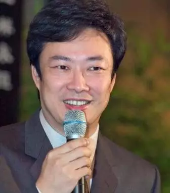 費玉清「身價破10億」忠孝東路每段都有房 好友偷爆料「他都打包人家吃剩的」生活超節儉 - 讀讀