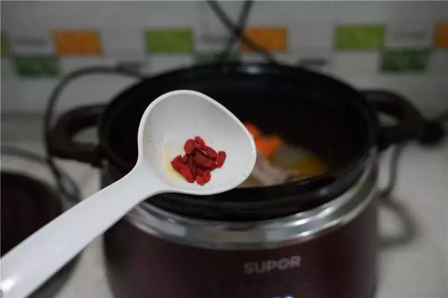想要這湯健體補鈣,那麼就要少放或者不放鹽
