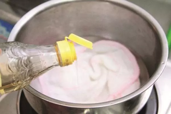毛巾用幾天就黏糊糊的,教你「一個清洗妙招」,洗出來的毛巾乾淨不發黏 - 讀讀