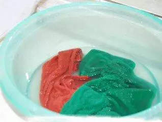 毛巾用幾天就黏糊糊的,教你「一個清洗妙招」,洗出來的毛巾乾淨不發黏 - 讀讀