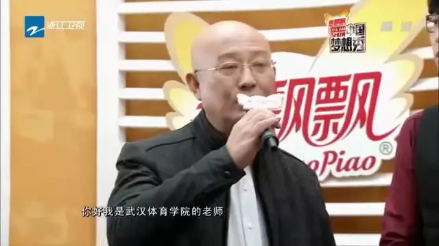 孝心感動天!毽球國手「揹著母親一起上學」 媽媽看完他的表演寫了一封信:我會盡力好起來 - 讀讀