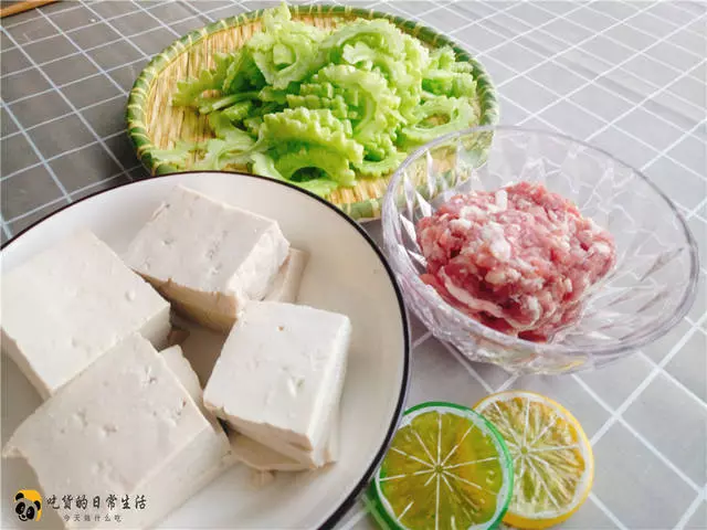 苦瓜和它一起做,原來這麼好吃,小朋友都愛上吃苦瓜了