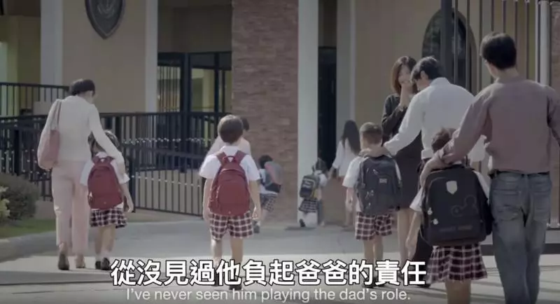 「我的爸爸討厭我…」他從小到大沒感受到爸爸的愛 有一天「媽媽遞給他一本相簿」真相讓他淚崩 - 讀讀