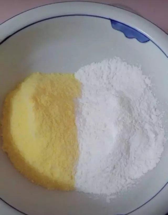今天教大家做一個奶香味玉米窩窩頭,可比麵包好吃多了,糧食才是最養孩子的食物~