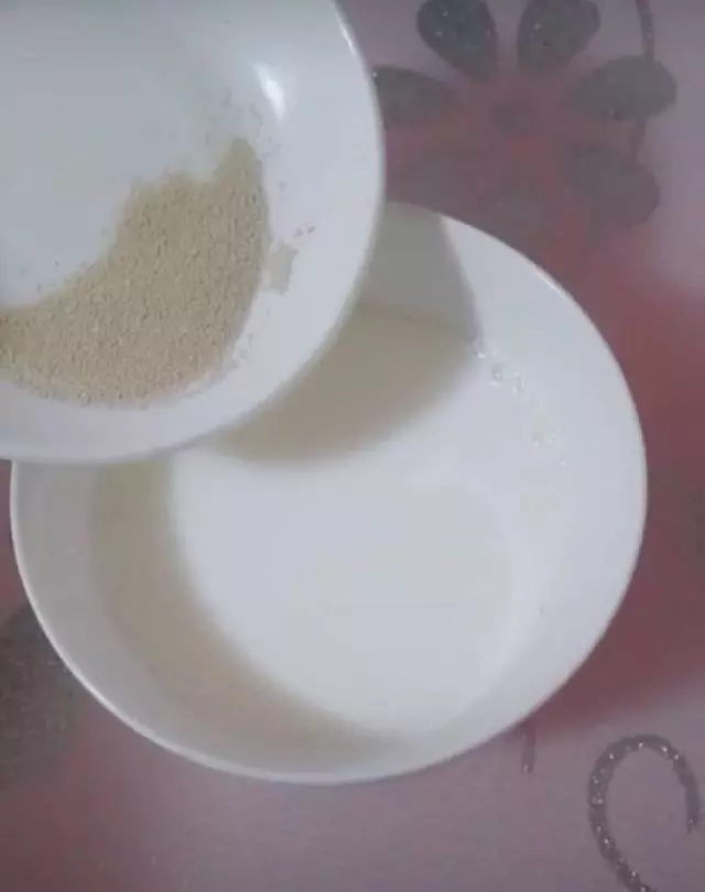 今天教大家做一個奶香味玉米窩窩頭,可比麵包好吃多了,糧食才是最養孩子的食物~