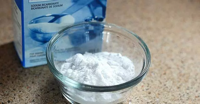 馬桶用久了發黃又發臭該怎麼辦?教你個「超實用小妙招」,20分鐘後馬桶瞬間煥然一新!