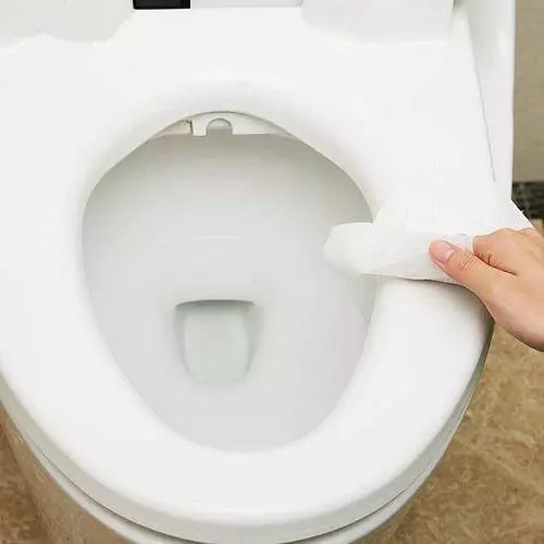 馬桶用久了發黃又發臭該怎麼辦?教你個「超實用小妙招」,20分鐘後馬桶瞬間煥然一新!