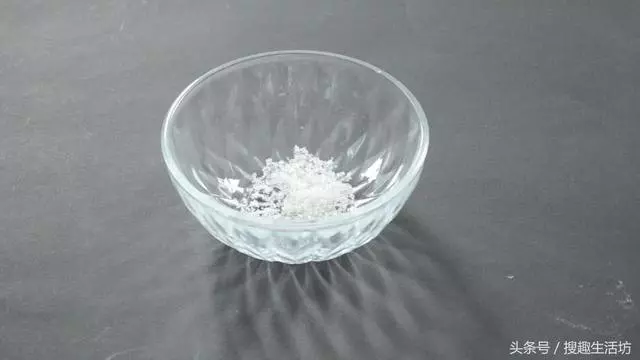 晚上不用點蚊香了,床邊放一個易拉罐,一整晚都不會有蚊子來咬你