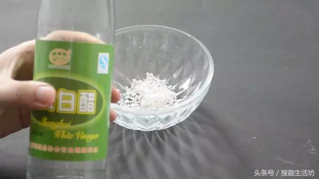 晚上不用點蚊香了,床邊放一個易拉罐,一整晚都不會有蚊子來咬你